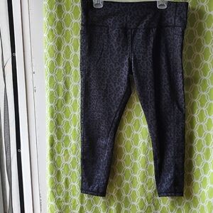 Black/gray cheetah print leggings